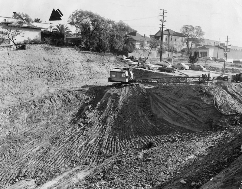 Illustration for article titled How Los Angeles Erased Entire Hills From Its Urban Core